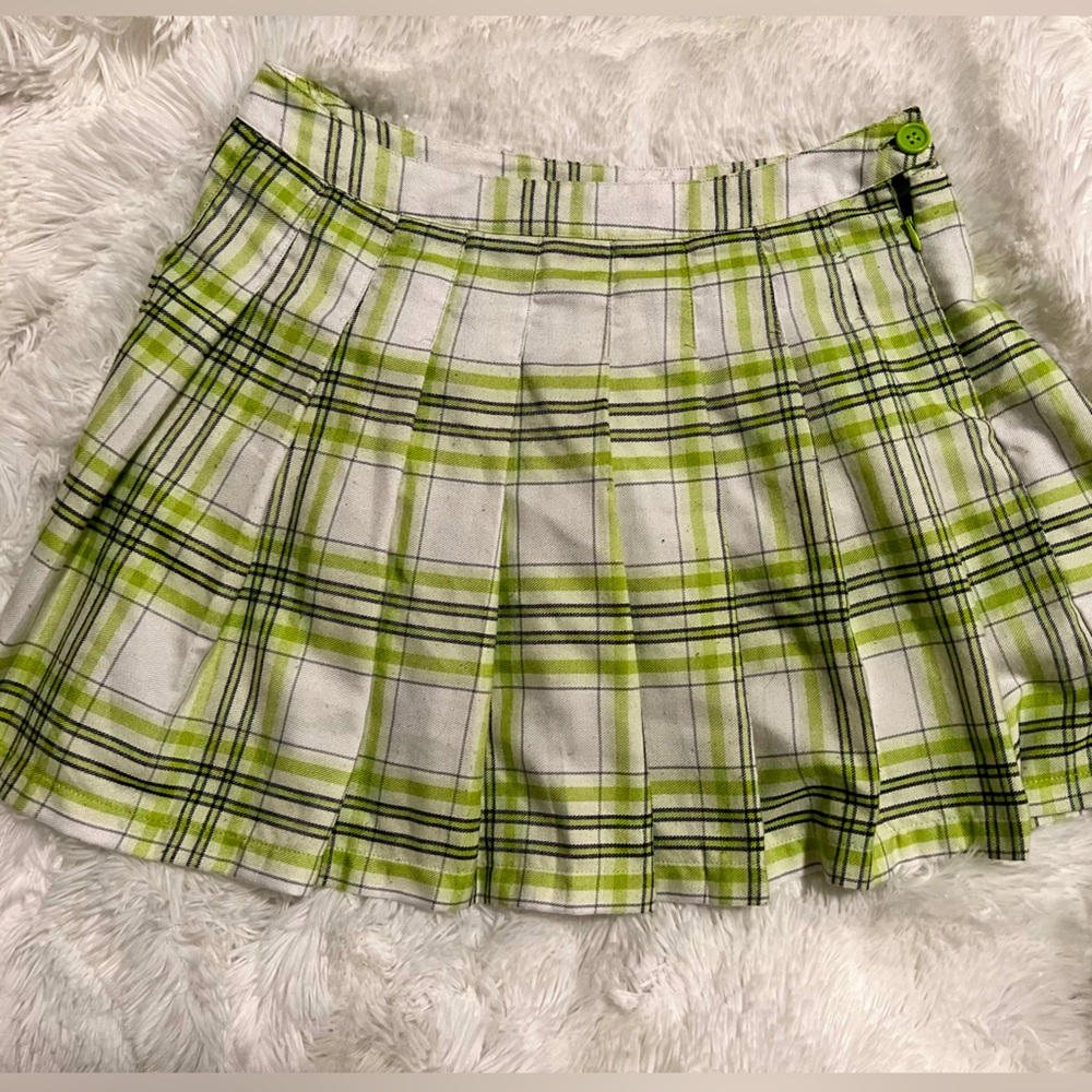 FOREVER 21 Plaid mini skirt size M.